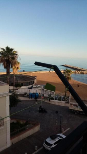 BILOCALE CONDOMINIALE 3 PIANO SENZA ASCENSORE , ZONA LUNGO MARE VISTA MARE